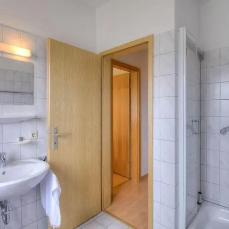 On The Golf Course F 5 E * Фемарн