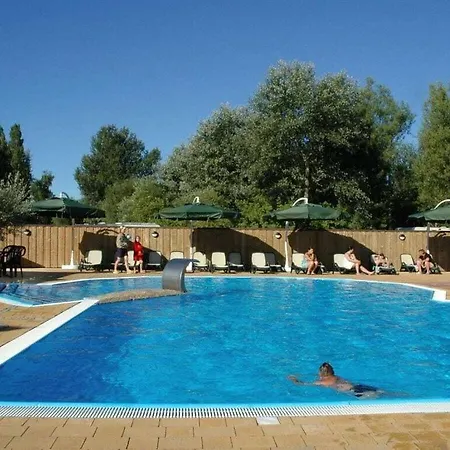 On The Golf Course F 5 E Дом отдыха