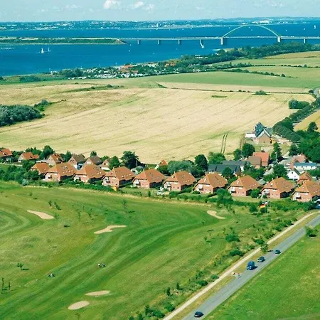 On The Golf Course F 5 E Дом отдыха *